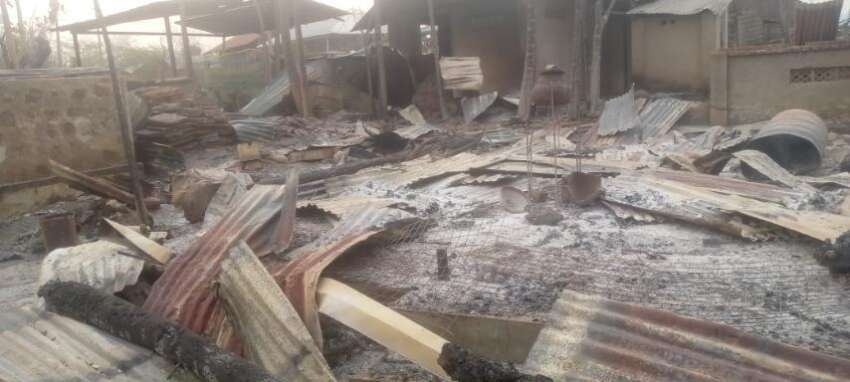 တောင်သာမြို့နယ်တွင် စစ်ကြောင်းထိုးနေသည့် စစ်တပ်က ကျေးရွာများကို ဆက်တိုက် မီးရှို့နေပြီး ဒရုန်းဖြင့်လည်း စစ်ရှောင်ပြည်သူများကို လိုက်လံ ဗုံးကျဲ တိုက်ခိုက်နေ