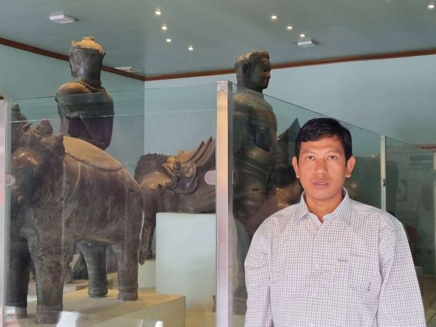 ရခိုင်စစ်ဘေးရှောင်ပြည်သူများကို ကူညီဆောင်ရွက်ပေးနေသည့် စာရေး