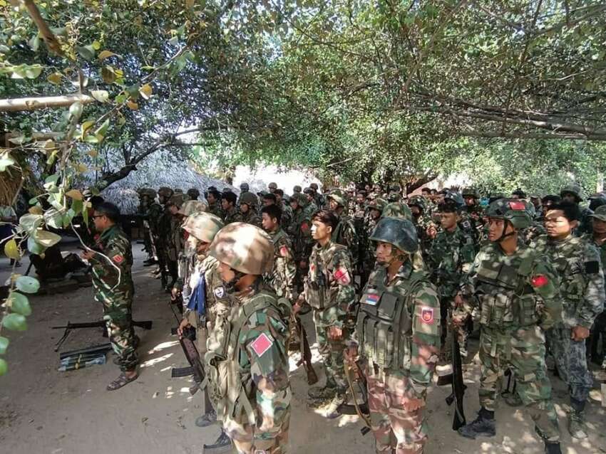 အောင်လံတွင် တိုက်ပွဲဖြစ်ပြီး စစ်တပ်ဘက်မှ သေဆုံးမှုများပြား၊ 